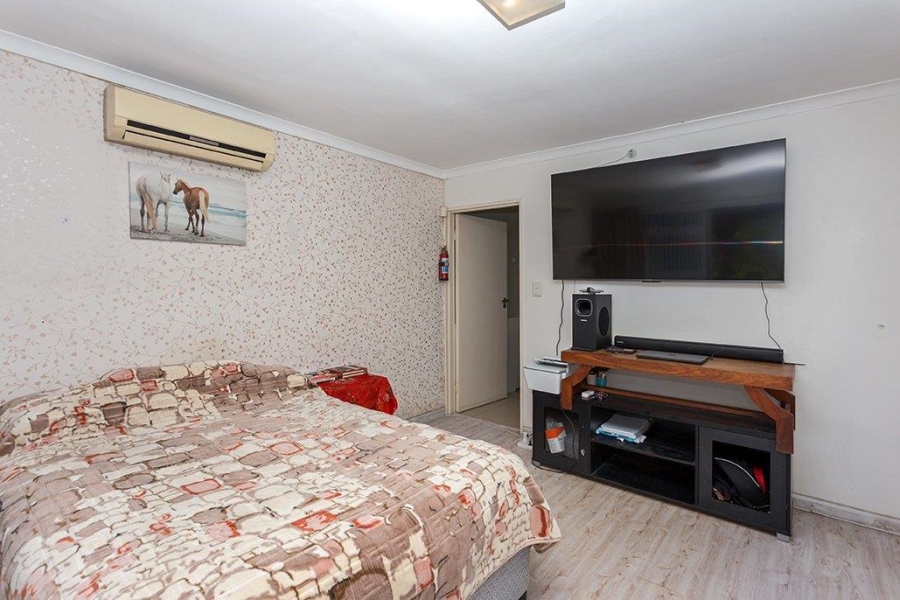 5 Bedroom Property for Sale in West Beach Western Cape